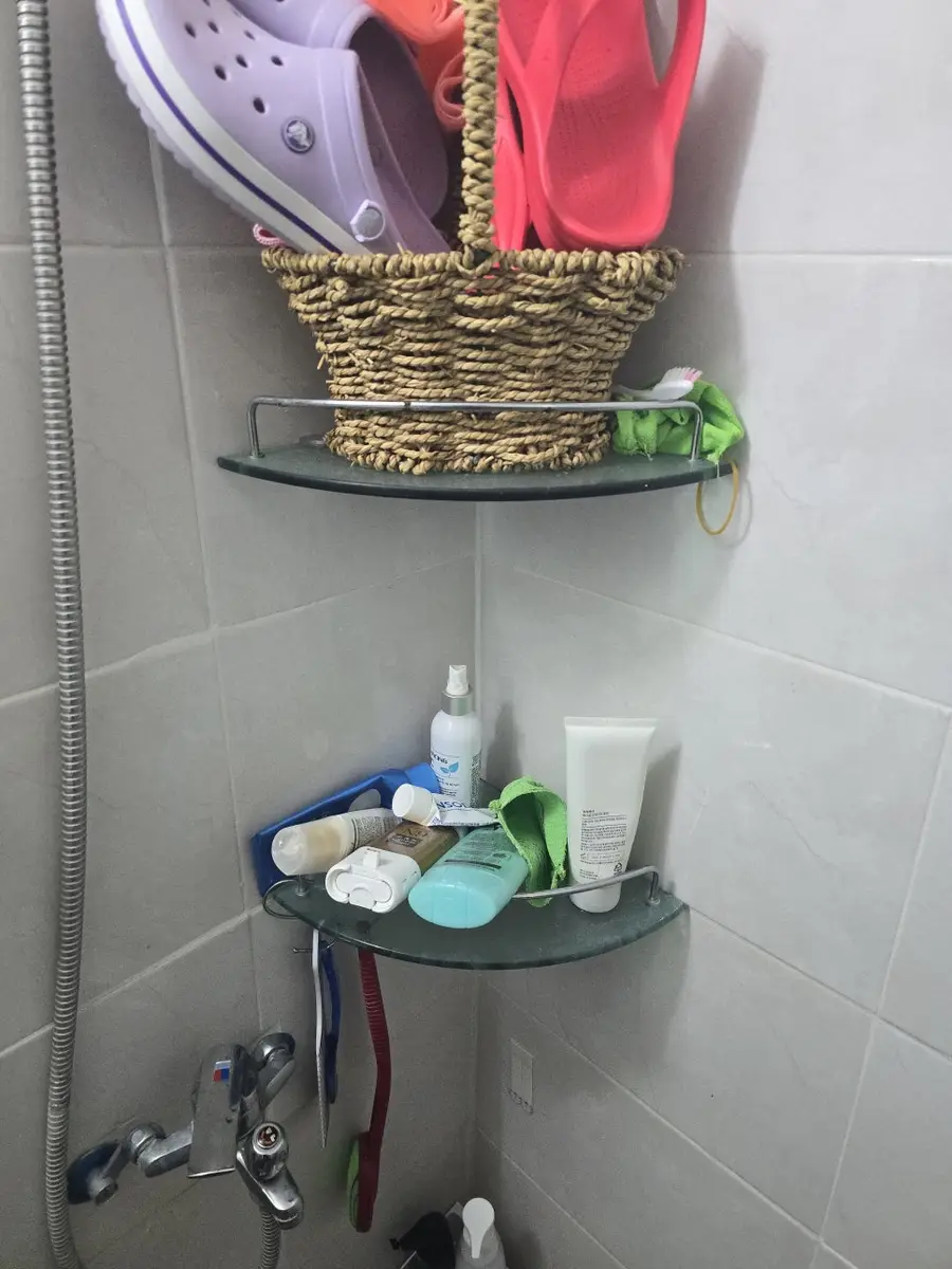 화장실 코너 선반 교체 방법 시공 사진 2