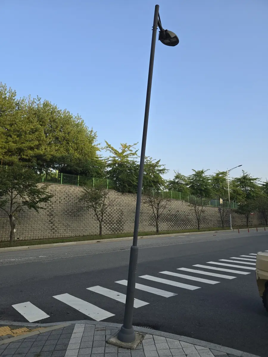 가로등 업체 파손 된 기둥 보수 전문 시공 사진 3