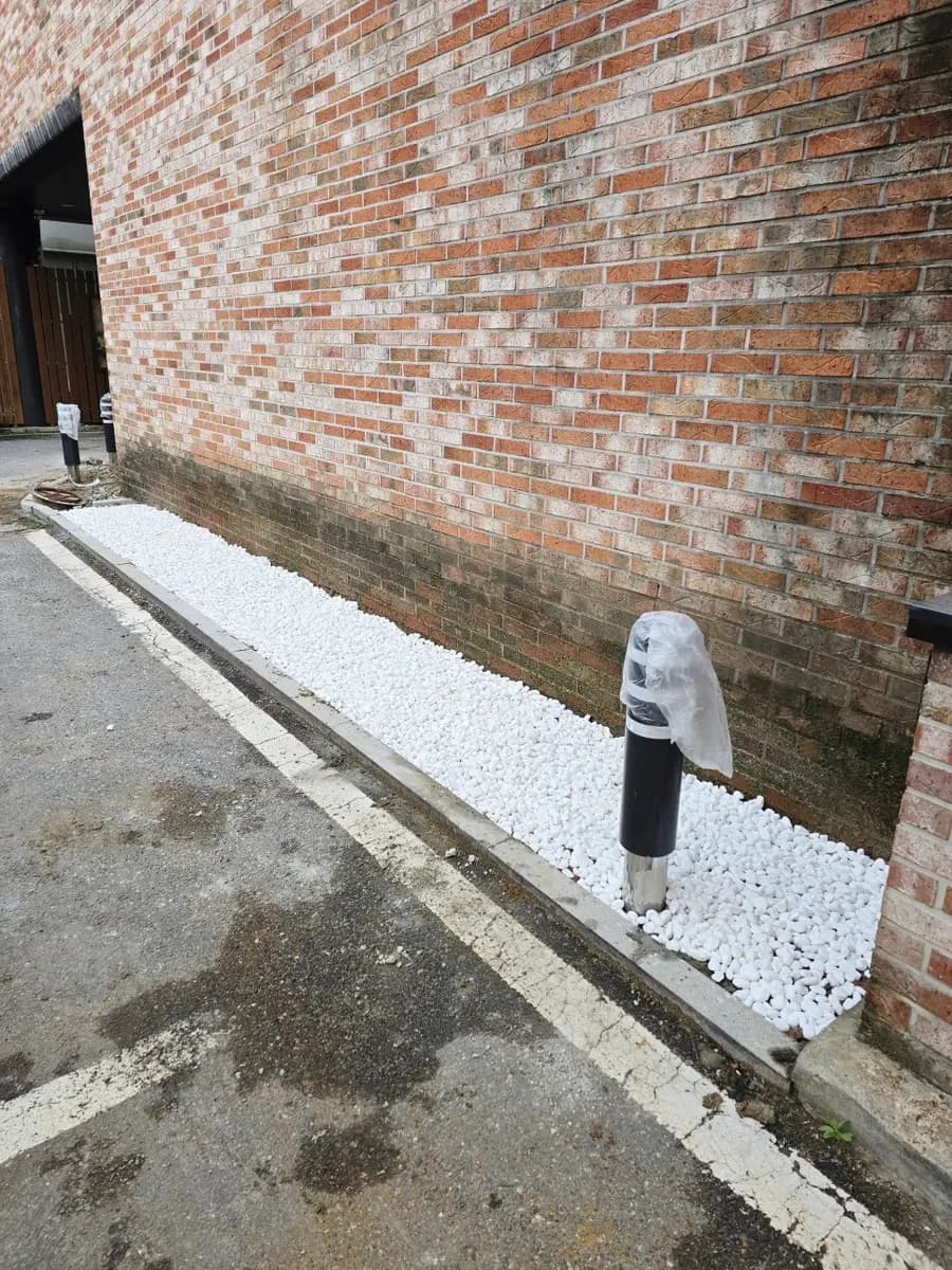 인테리어 백자갈로 화단 꾸미기 — 시공 후