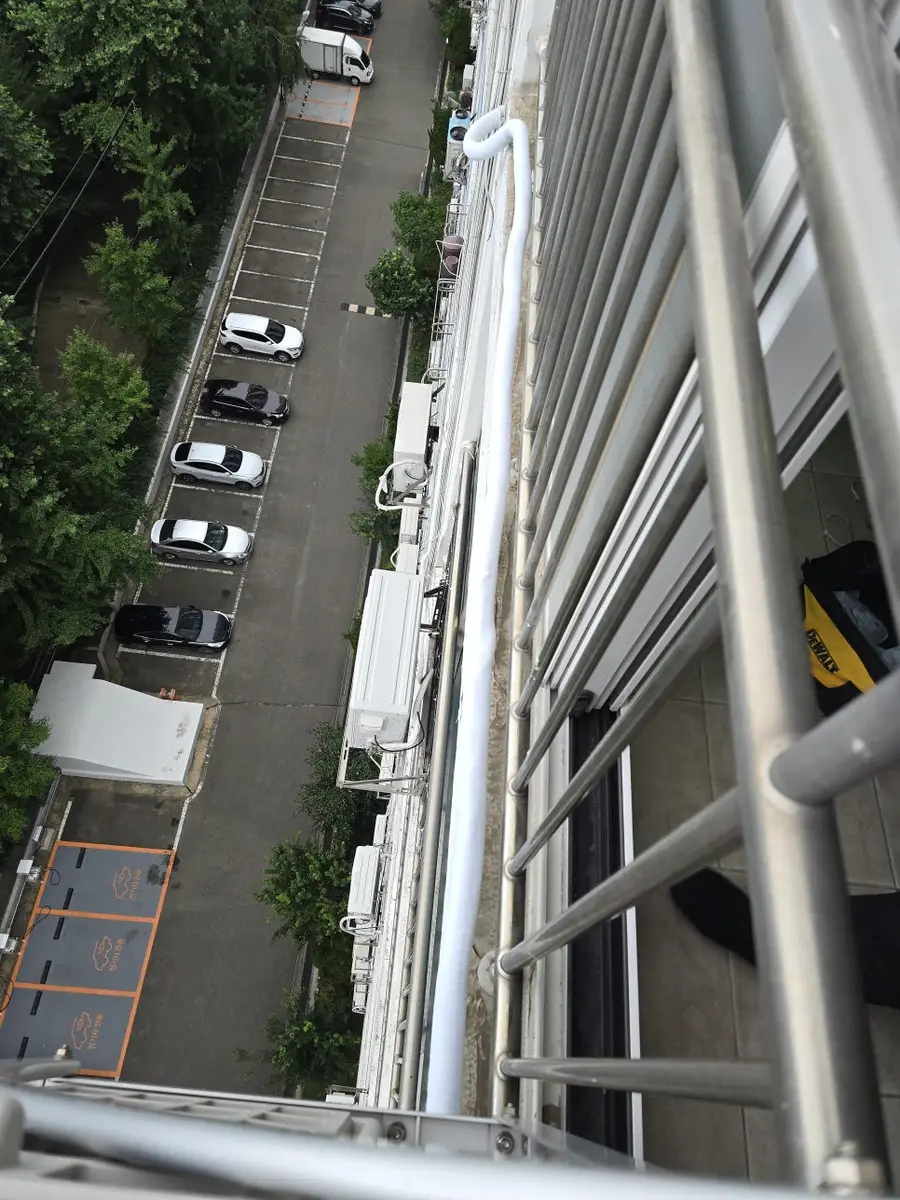 뜯어진에어컨배관 시공 사진 4