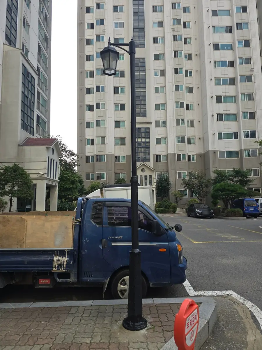 가로등 설치 파손 된 기둥 수리 — 시공 후