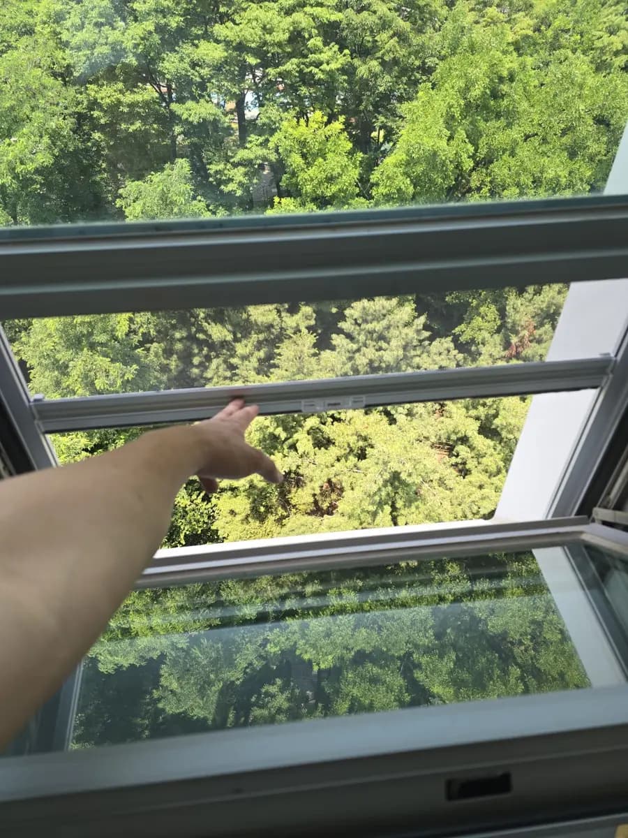 사무실 방충망 슬라이드형 설치 — 시공 후