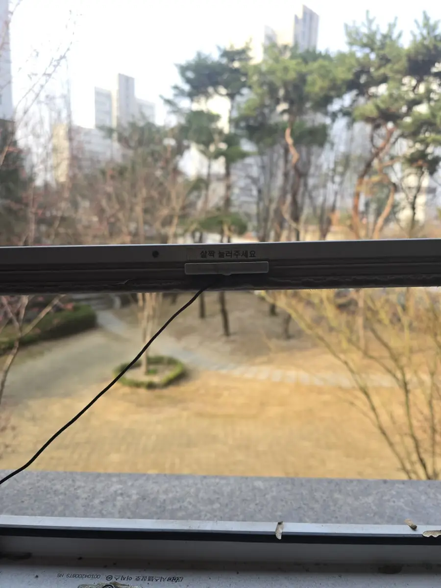 슬라이딩방충망 시공 사진 3