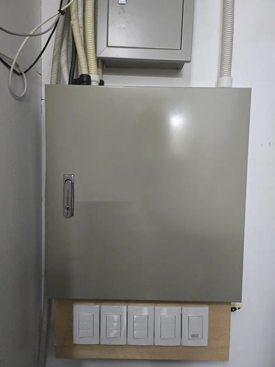 간판 자동으로 켜지게 만들기 시공 사진 78