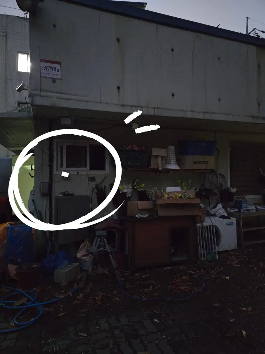 어두운현관 투광등설치 시공 사진 25