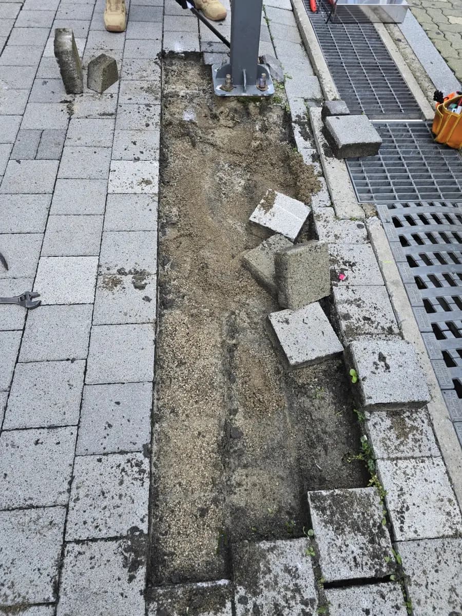 부동산 건물 앞 가로등 이전 시공 사례 출입구 시공 사진 18
