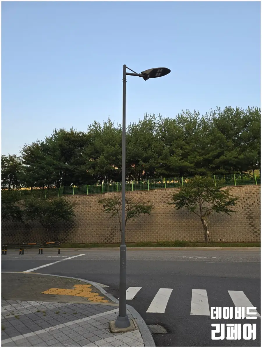 쿠팡 물류센터 앞 기울어진 가로등 수평 조정 시공 │ 시공 사진 70