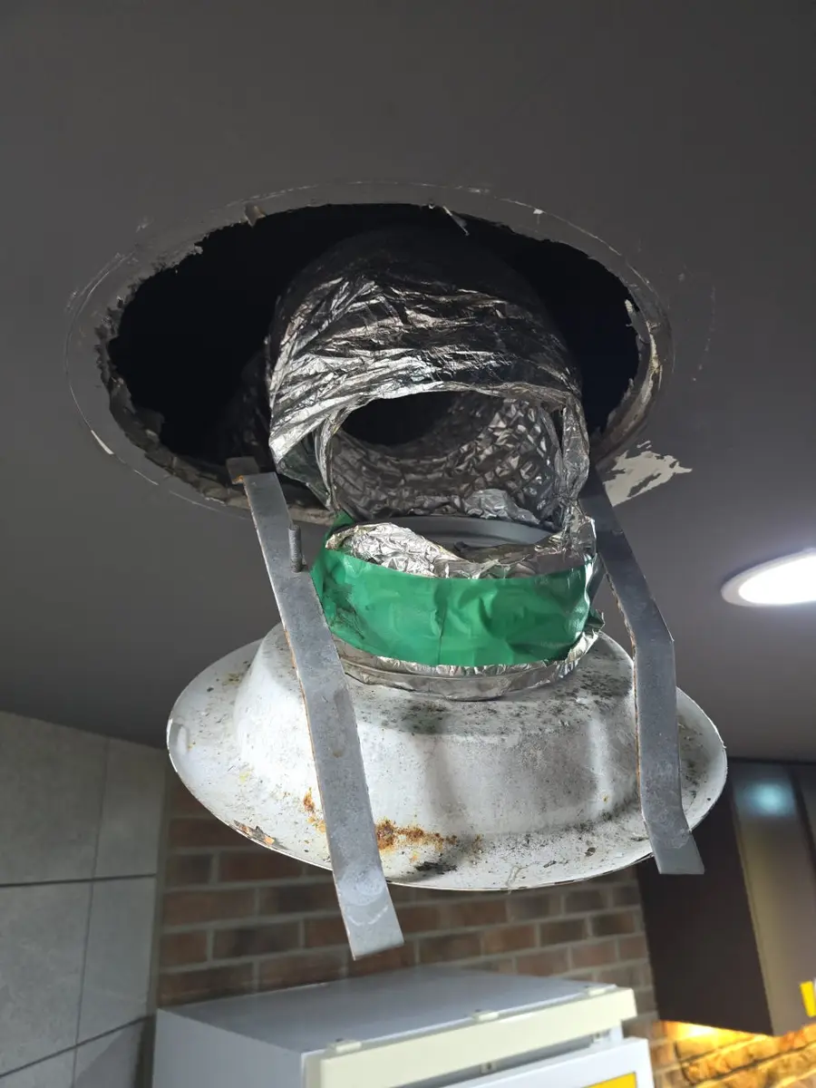 녹슨 천장 배기구교체, 시공 사진 2